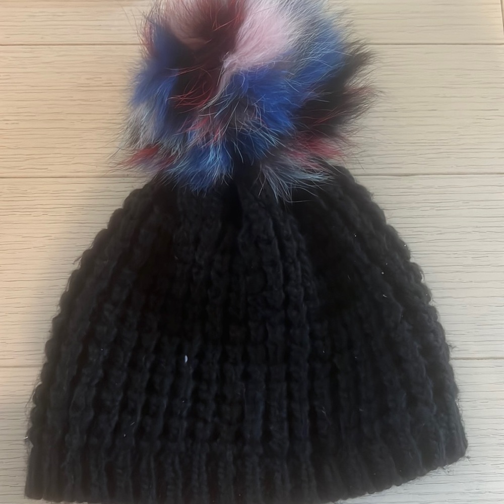Black knit hat w poof